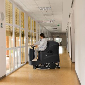 Jak dobrać odpowiednią szorowarkę do konkretnego typu powierzchni?